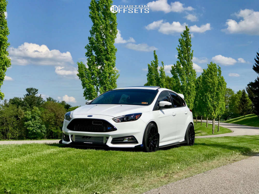 Option Lab Rims R716 Focus 2017 Ford Focus with 18x9.5 35 Option Lab R716 and 235/40R18 Pirelli P ...