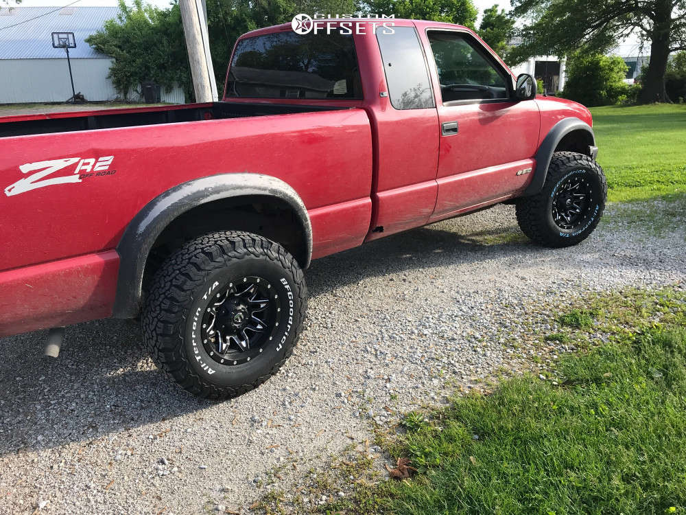 1999 Chevrolet S10 with 15x8 18 Fuel Lethal and 31/10.5R15 BFGoodrich