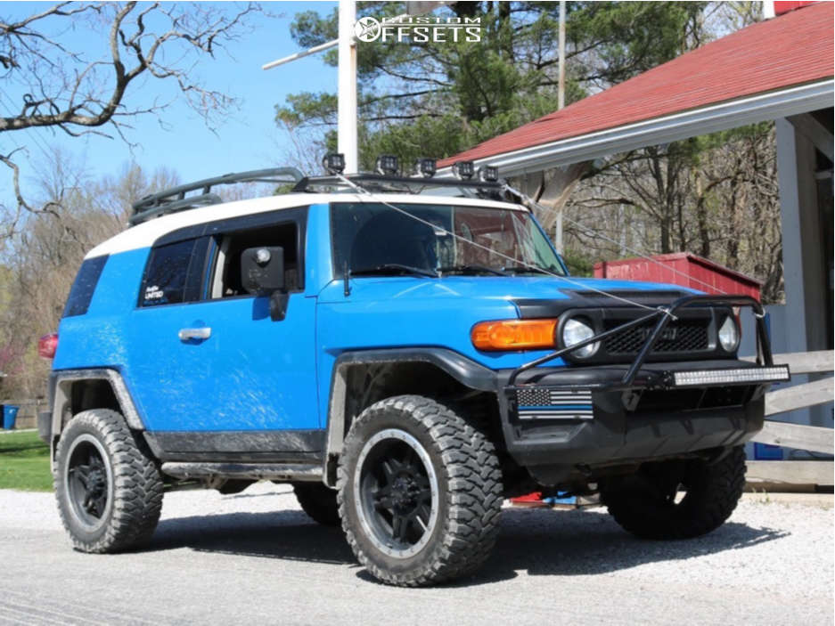 2007 Toyota FJ Cruiser with 20x9 -12 Tuff T16 and 33/12.5R20