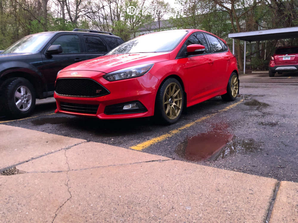 698241-1-2016-focus-ford-st-