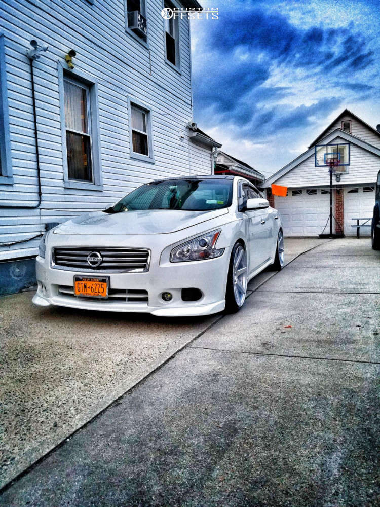 2014 Nissan Maxima with 20x10 40 Niche Verona and 245/35R20 Vercelli