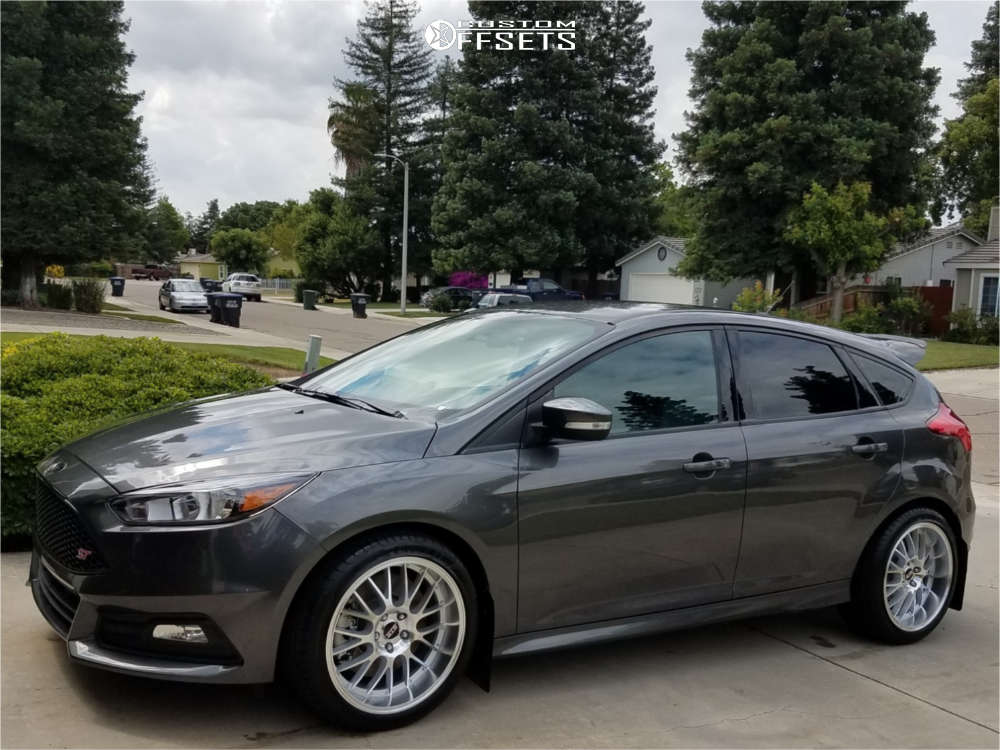 709313-1-2018-focus-ford-st-