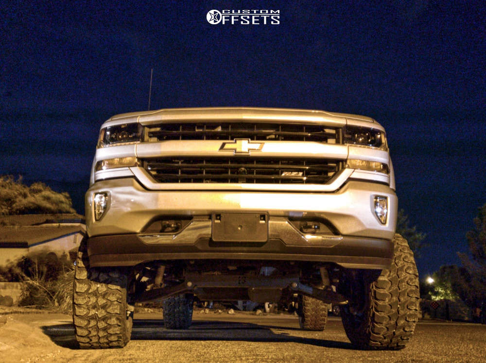 2017 Chevrolet Silverado 1500 with 22x12 43 Fuel Triton D581 and 35/12