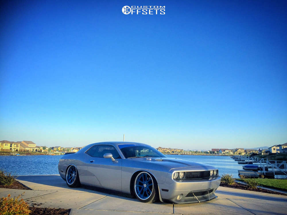 デュアルリッジ　フルカスタム 2014 Dodge Challenger with 20x11 20 Weds Lxz and 245/35R20 Toyo