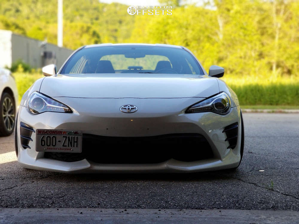 2017 Toyota 86 with 18x8.5 20 MST Mt07 and 215/35R18 Federal 595