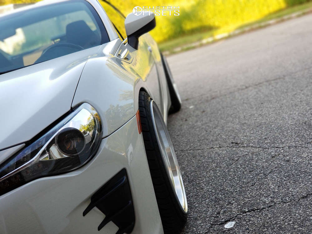 2017 Toyota 86 with 18x8.5 20 MST Mt07 and 215/35R18 Federal 595