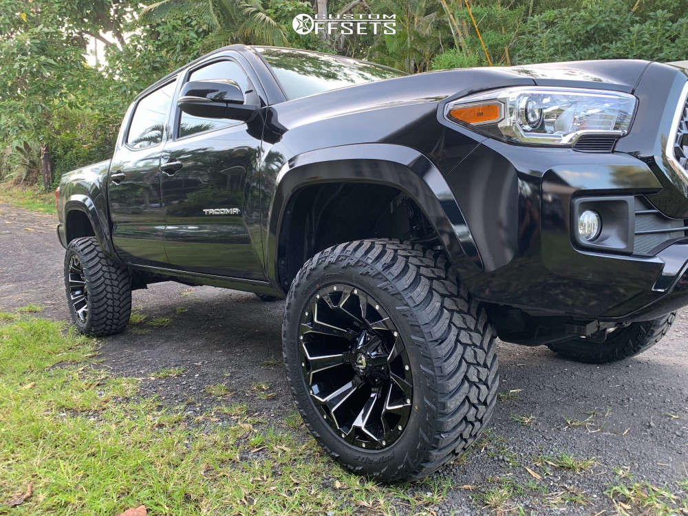 2019 Toyota with 20x10 18 Fuel Assault and 285/55R20 AMP Mud