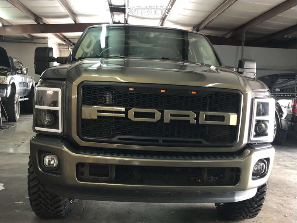 2004 Ford Excursion with 22x12 -44 V-Rock Recoil and 35/12.5R22 Atturo ...