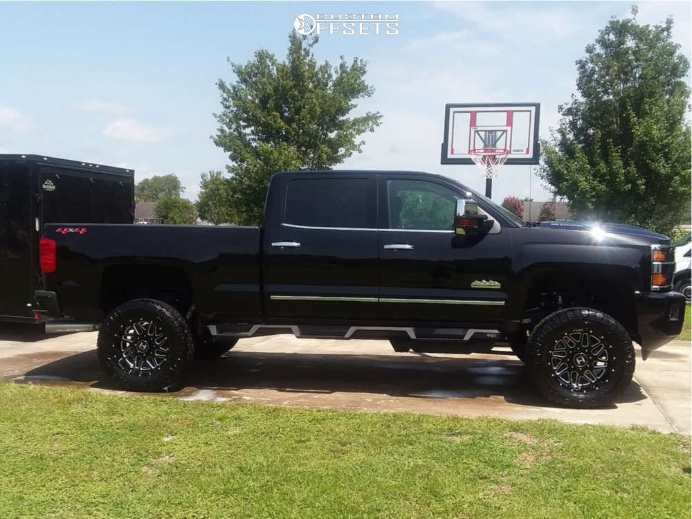 2019 Chevrolet Silverado 2500 HD with 20x10 19 Hostile Sprocket and 35