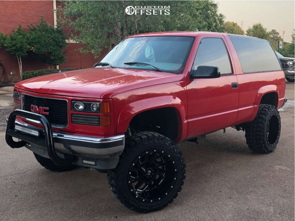 1995 GMC Yukon with 20x12 44 RBP 65r and 33/12.5R20 Gladiator Mt and Suspension Lift 2.5