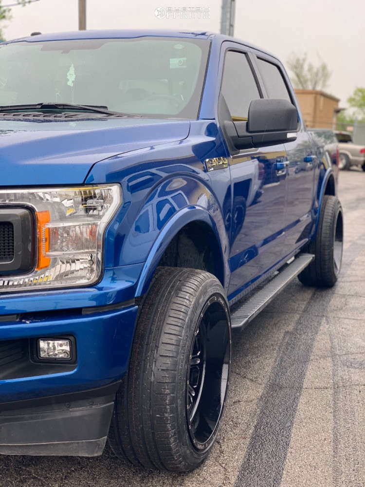 2018 Ford F150 with 22x12 44 Fuel Hardline and 305/40R22 Zeetex Su1000 and Leveling Kit