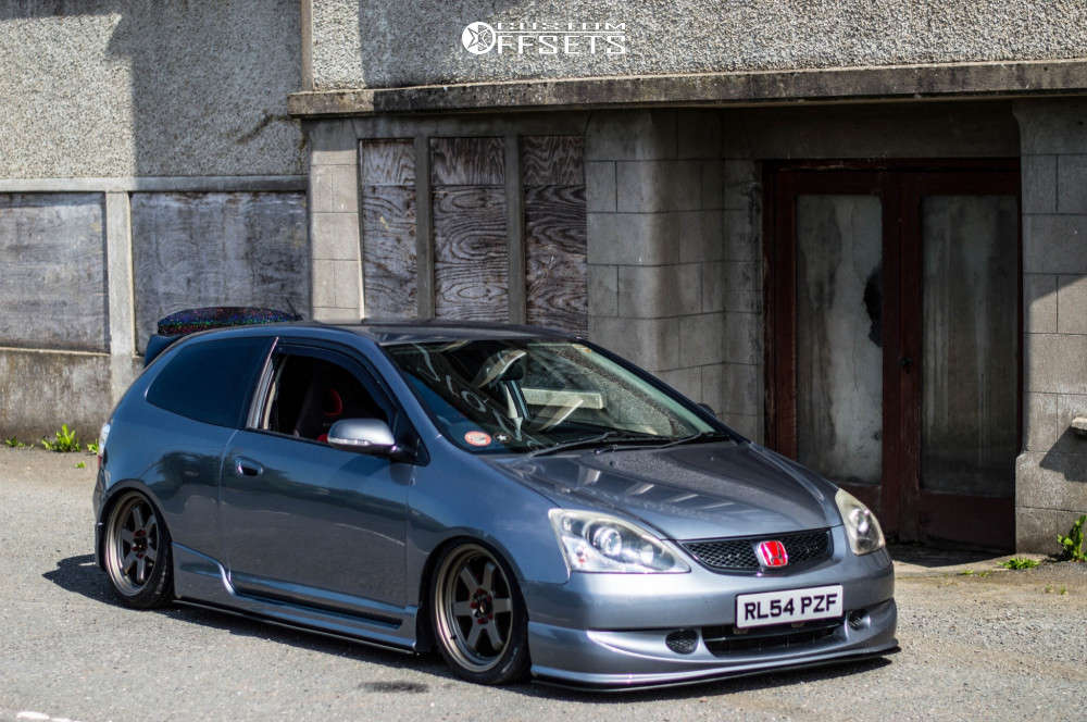 2005 Honda Civic with 17x8 40 Japan Racing Jr12 and 205/40R17 Hankook