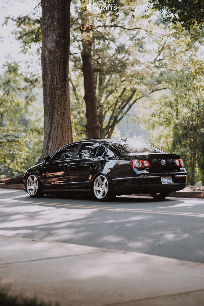 2006 Volkswagen Passat with 18x9.5 33 Rotiform Tmb and 205/40R18 ...