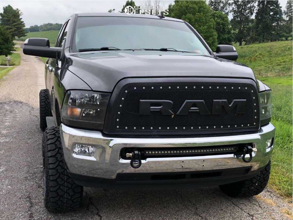 2018 Ram 2500 with 20x12 44 Ultra Carnivore and 33/12.5R20 Kenda