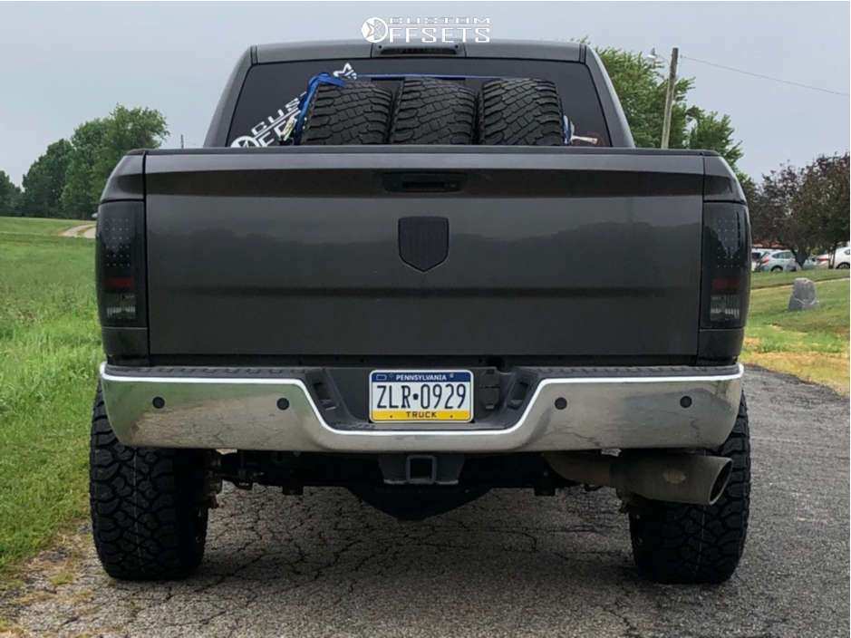 2018 Ram 2500 with 20x12 44 Ultra Carnivore and 33/12.5R20 Kenda