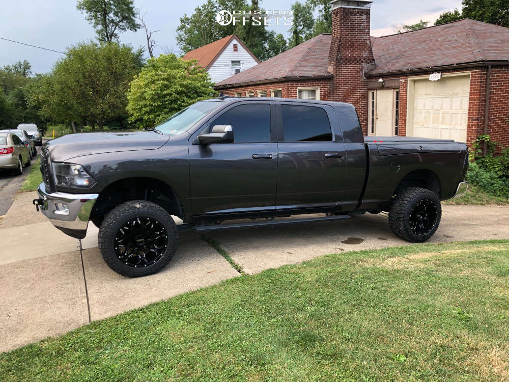 2018 Ram 2500 with 20x12 44 Ultra Carnivore and 33/12.5R20 Kenda