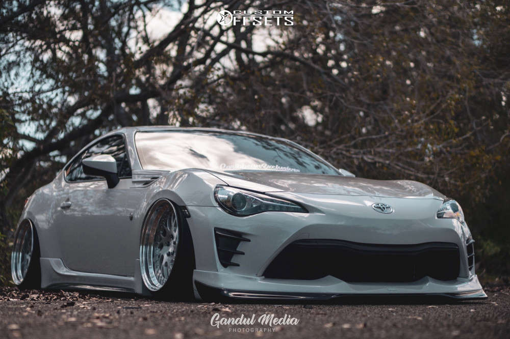 2017 Toyota 86 with 18x9.5 12 Heritage Okayama and 205/35R18