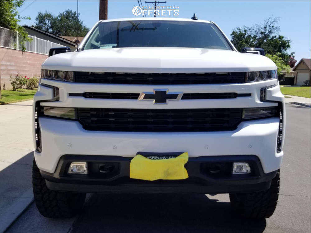 2019 Chevrolet Silverado 1500 with 20x10 -18 Fuel Razor and 35/12.5R20 ...