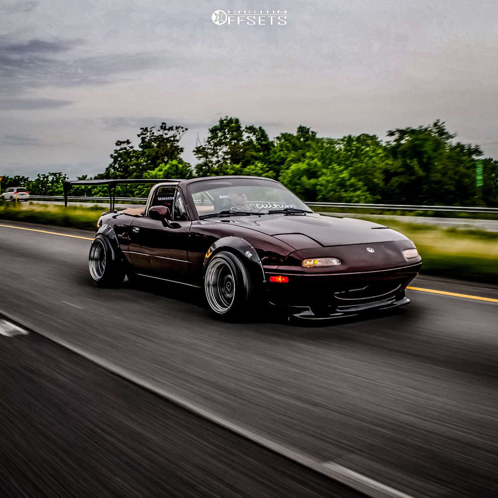 1995 Mazda MX-5 Miata with 15x9.5 -20 Rota Grid and 195/35R15 Toyo