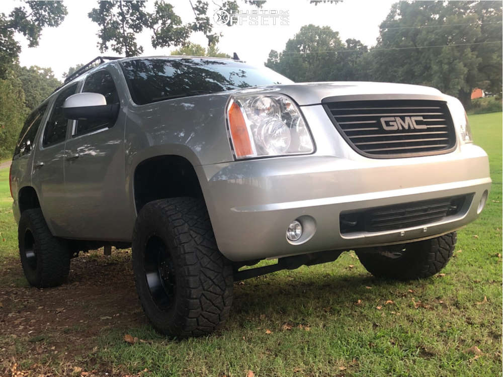 2010 GMC Yukon with 17x9 12 Gear OffRoad Big Block and 33/12.5R17