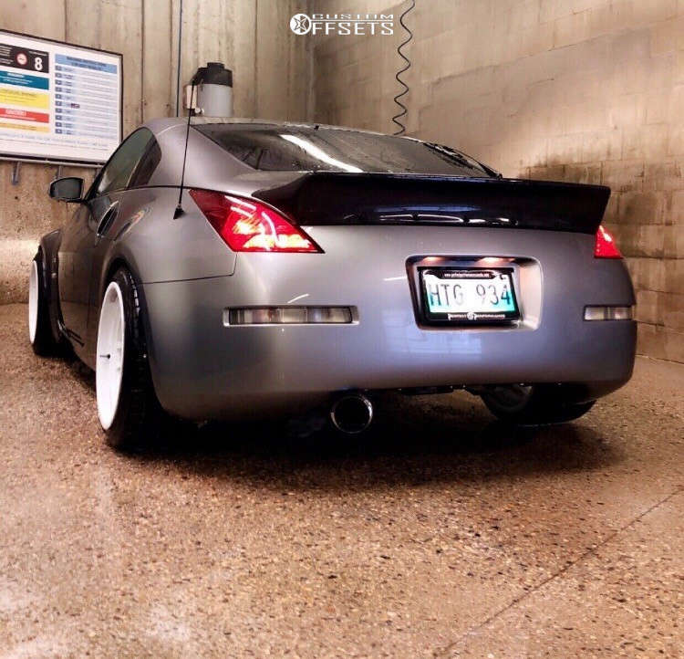 2003 Nissan 350Z with 18x11 8 Cosmis Racing XT-206R and 265/35R18