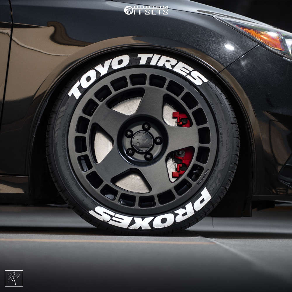 2015 Ford Focus with 18x8.5 44 Fifteen52 Turbomac and 245/40R18 Toyo