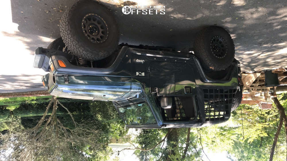 2005 Jeep Wrangler with 16x8 0 Method Nv and 265/75R16 BFGoodrich All ...