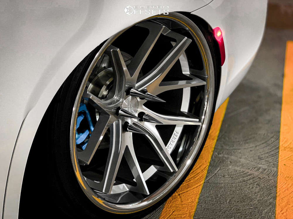 2018 Chrysler 300 with 22x9.5 15 Ferrada FR2 and 255/30R22 Zenna Argus ...