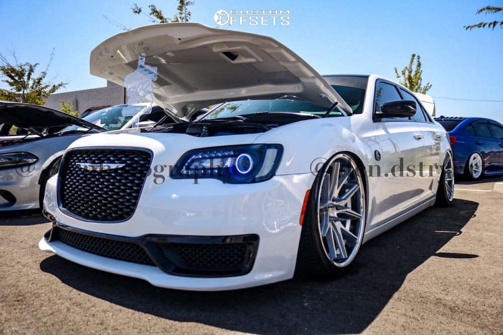 2018 Chrysler 300 with 22x9.5 15 Ferrada FR2 and 255/30R22 Zenna Argus ...