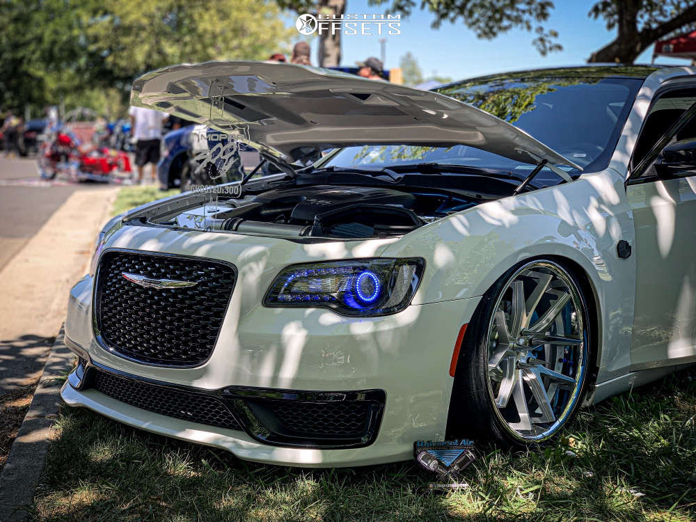 2018 Chrysler 300 with 22x9.5 15 Ferrada FR2 and 255/30R22 Zenna Argus ...