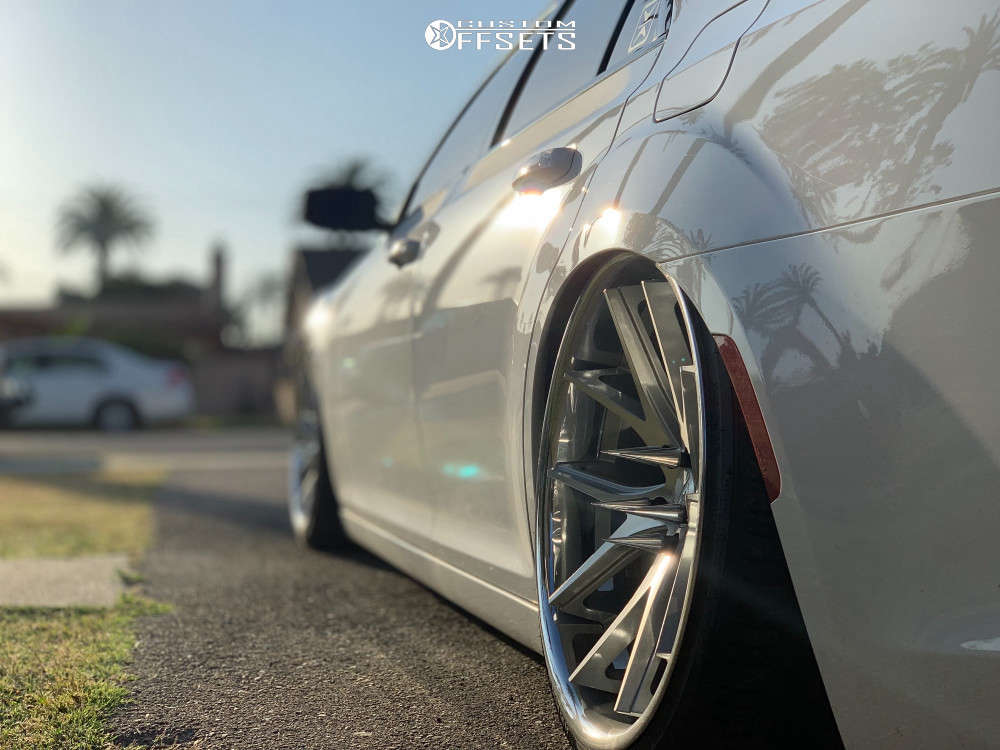 2018 Chrysler 300 with 22x9.5 15 Ferrada FR2 and 255/30R22 Zenna Argus ...