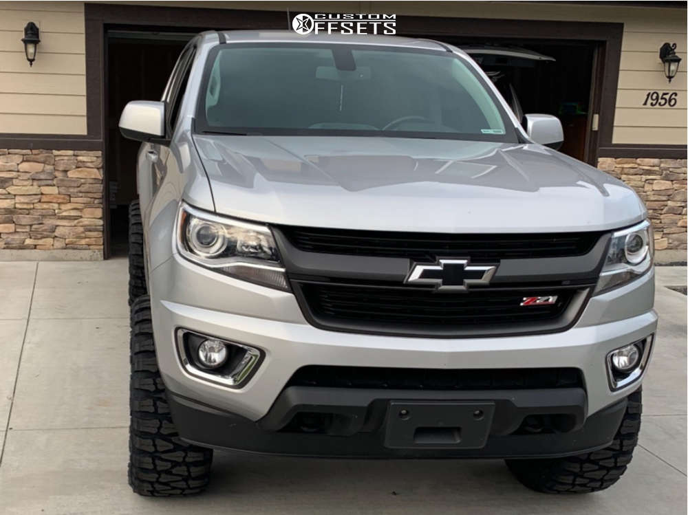 2017 Chevrolet Colorado with 20x9 0 Helo He900 and 33/12.5R20 Nitto Mud