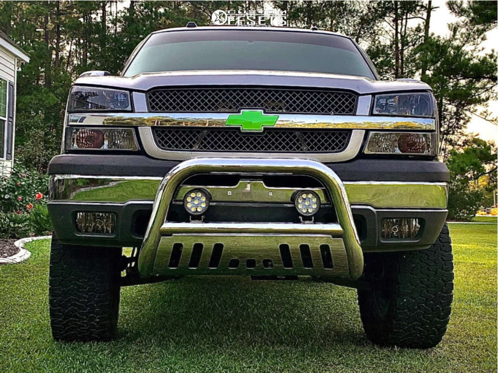2004 Chevrolet Avalanche 1500 Wheel Offset Nearly Flush Suspension Lift