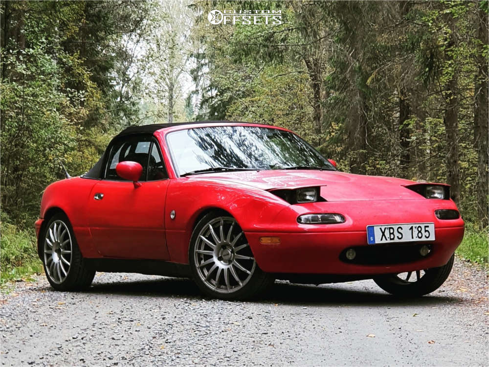 1993 Mazda MX-5 Miata with 17x7 40 TOORA R795 and 205/40R17