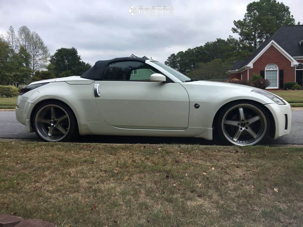 2004 Nissan 350Z with 20x9 15 Axis Shine and 225/35R20 Lionhart