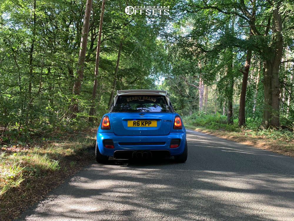 2007 Mini Cooper with 16x8 25 Japan Racing Jr11 and 195/50R16 Toyo ...