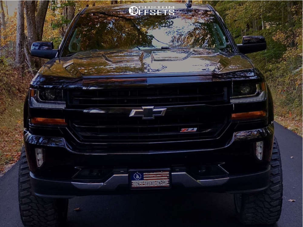2017 Chevrolet Silverado 1500 with 22x12 44 RBP 75r and 33/12.5R22