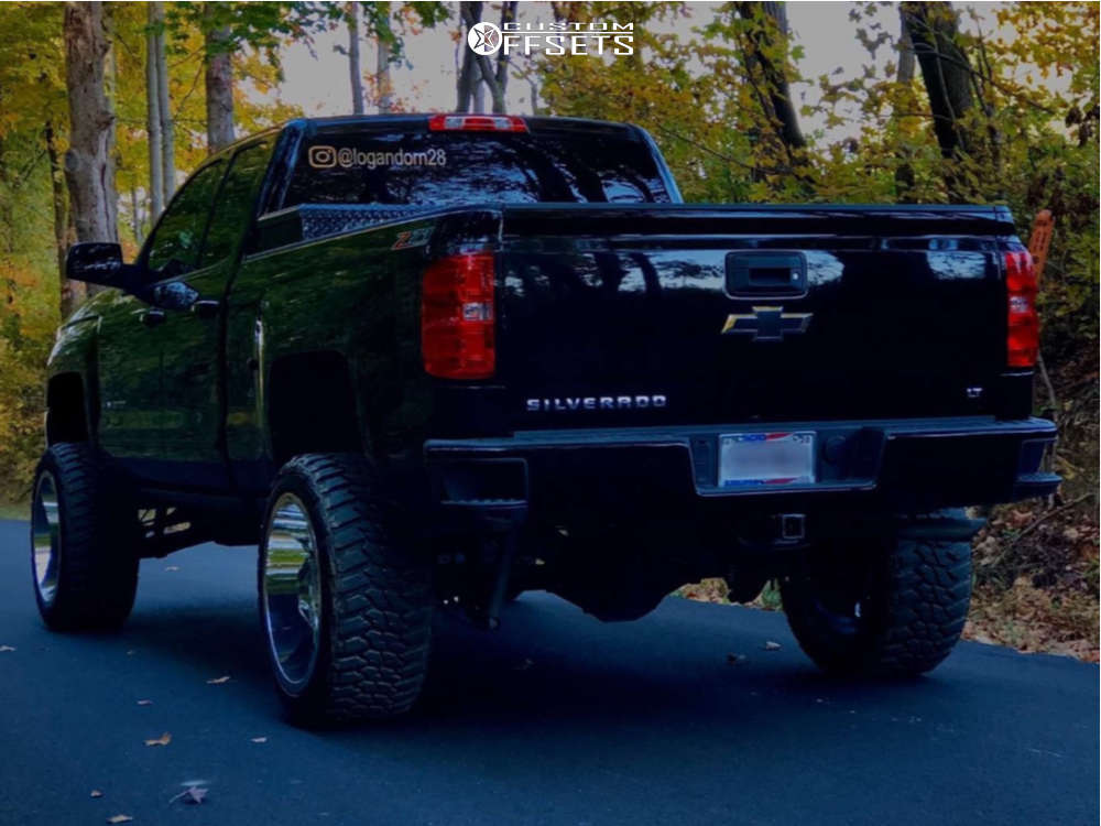 2017 Chevrolet Silverado 1500 with 22x12 44 RBP 75r and 33/12.5R22