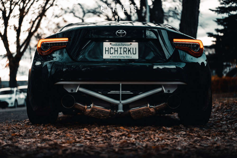 2019 Toyota 86 with 18x9.5 35 Cosmis Racing R1 and 245/35R18 Nankang NS ...