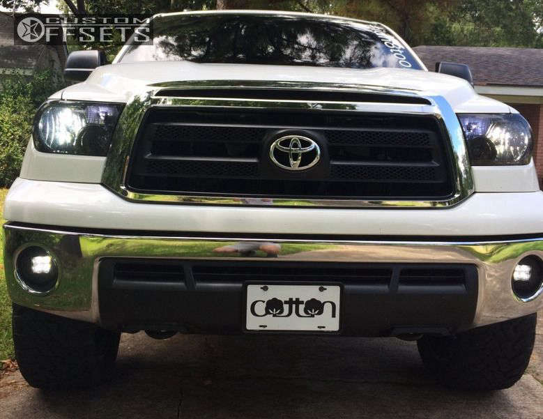 2013 Toyota Tundra with 22x9.5 15 KMC Slide and 33/12.5R22 Toyo Tires ...