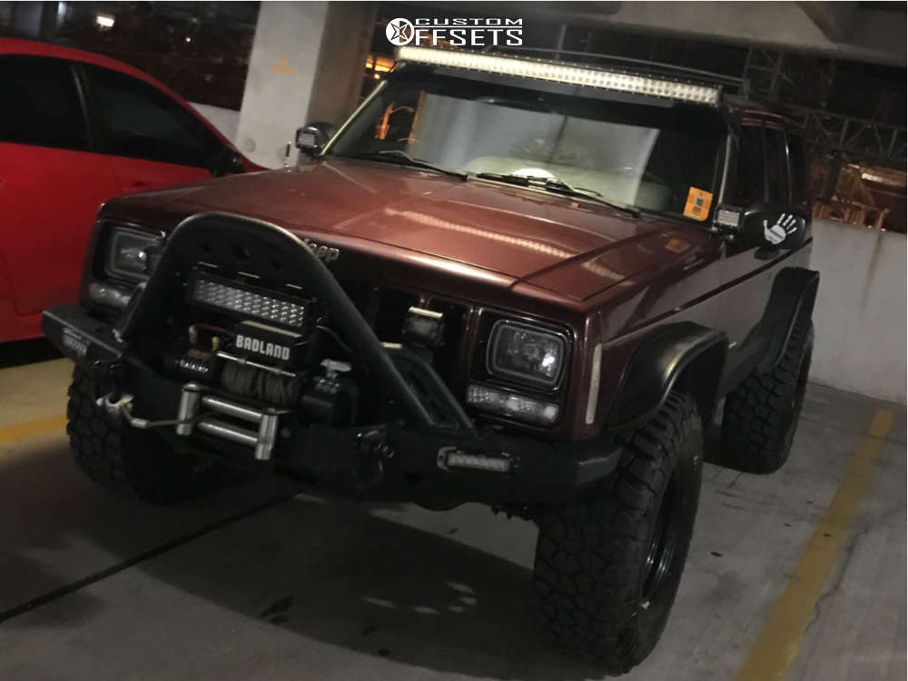 2001 Jeep Cherokee with 15x10 44 Pro Comp Series 51 and 32/11.5R15