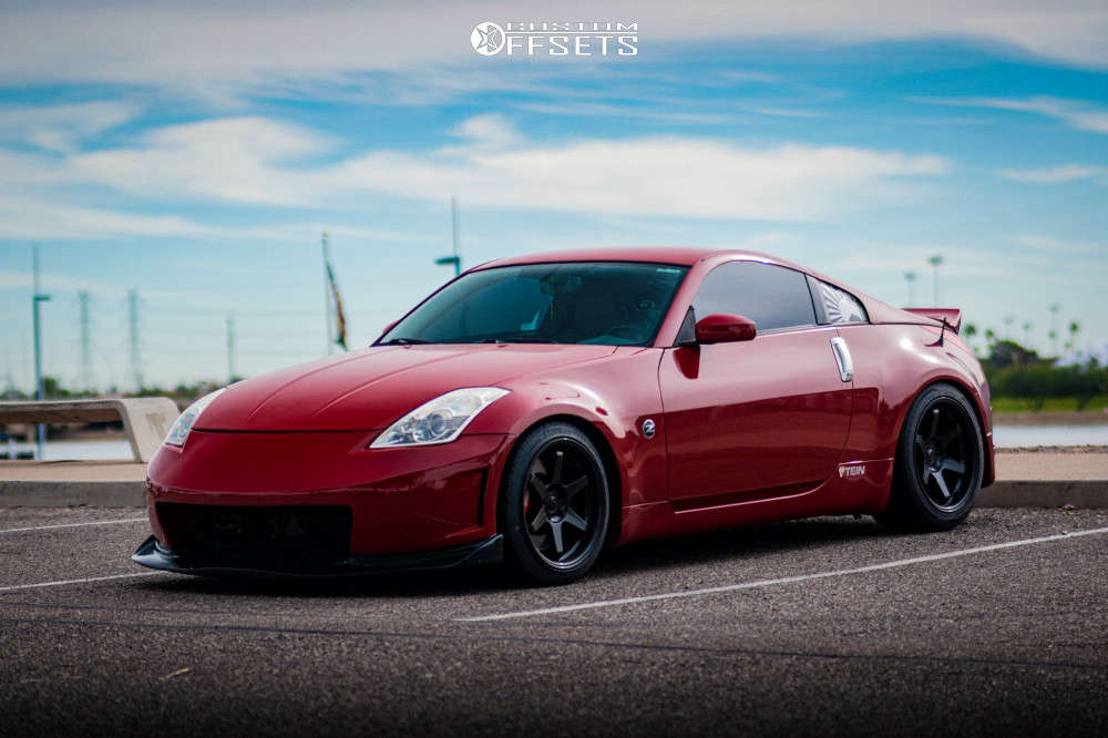 2006 Nissan 350Z with 18x9.5 22 ESR Sr07 and 245/40R18