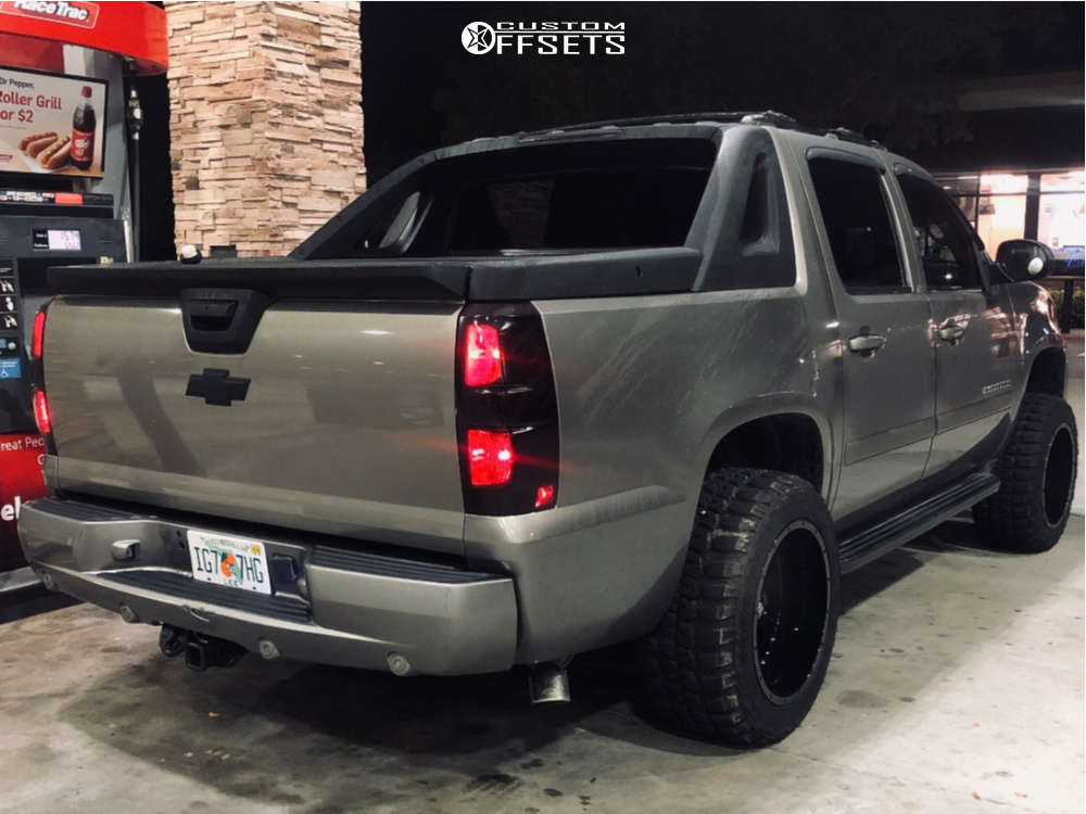 2007 Chevrolet Avalanche with 20x12 44 Hardrock Tank and 33/12.5R20