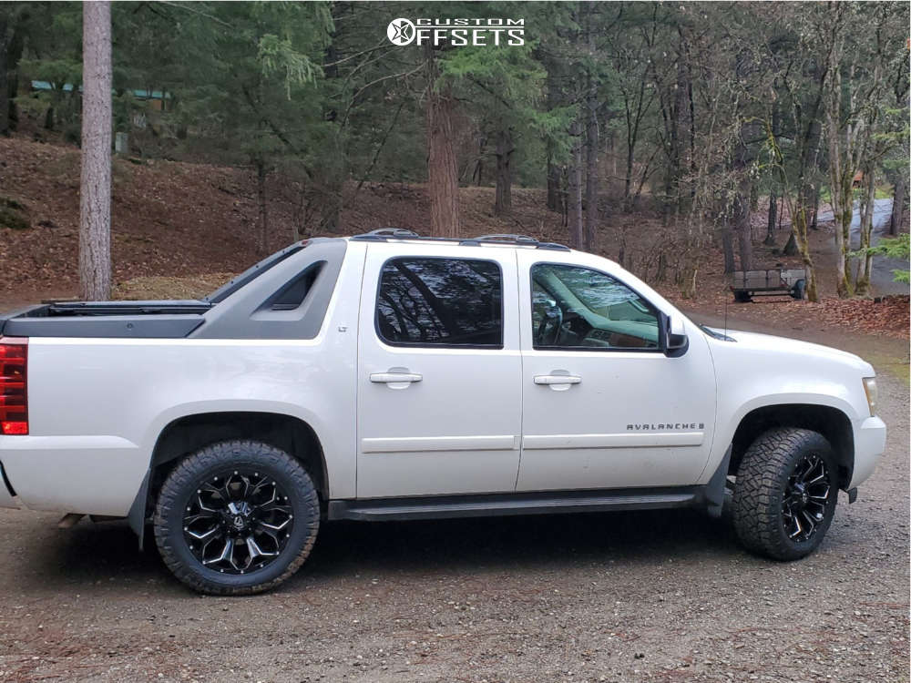 2007 Chevrolet Avalanche with 20x9 1 Fuel Assault and 275/60R20 Nitto