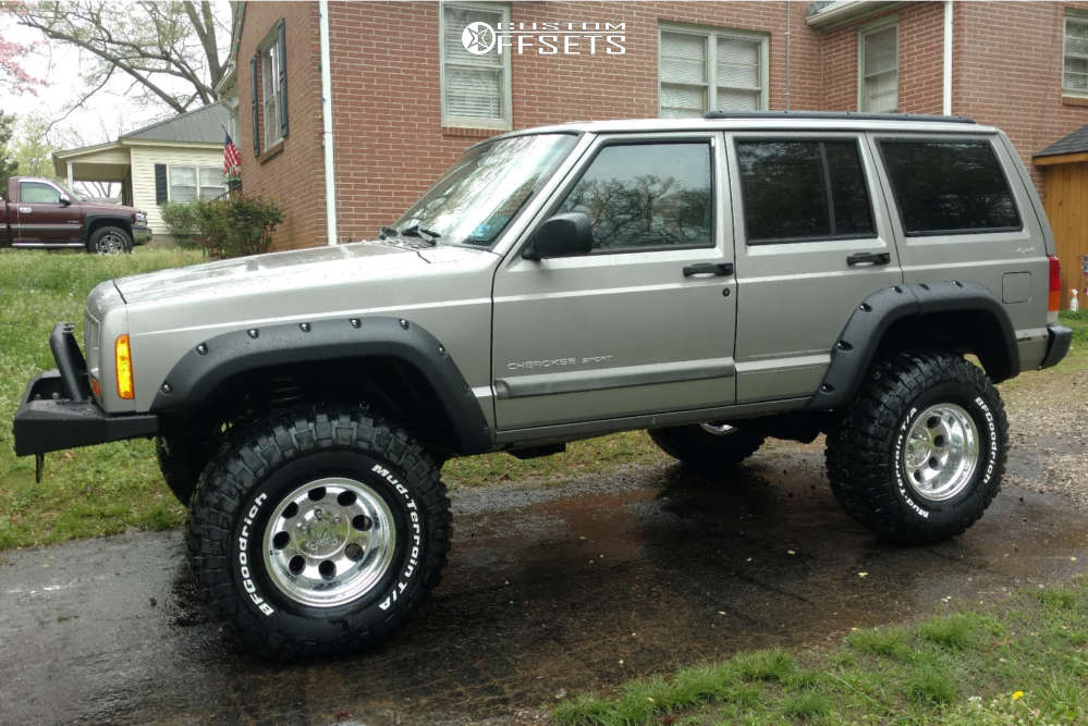 2001 Jeep Cherokee with 15x10 47 Pro Comp 69 and 33/12.5R15 BFGoodrich