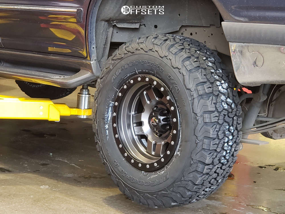 1998 Ford Explorer with 15x8 -18 Fuel Anza and 30/9.5R15