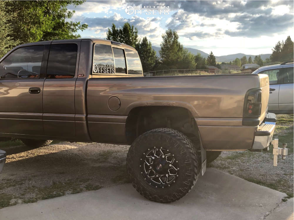 2001 Dodge Ram 2500 with 18x9 -12 Scorpion Sc16 and 35/12.5R18