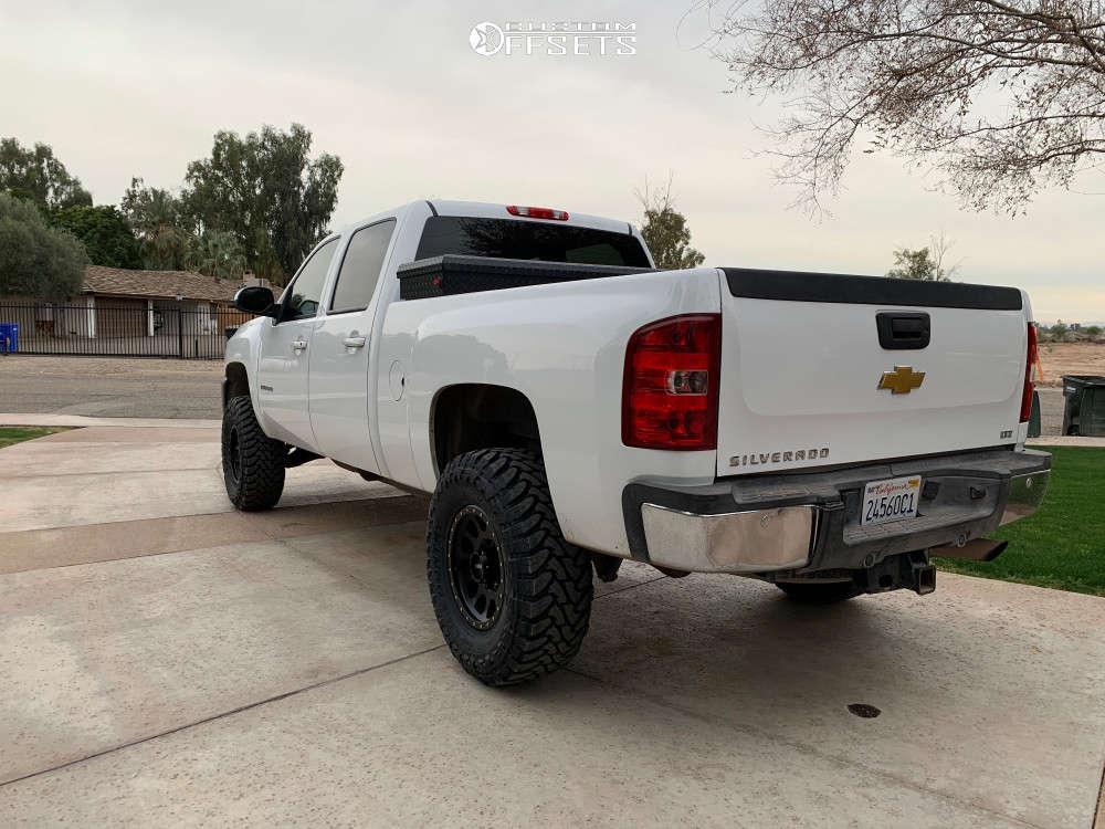 2014 Chevrolet Silverado 2500 HD with 17x8.5 0 Method Nv and 35/12.5R17 ...