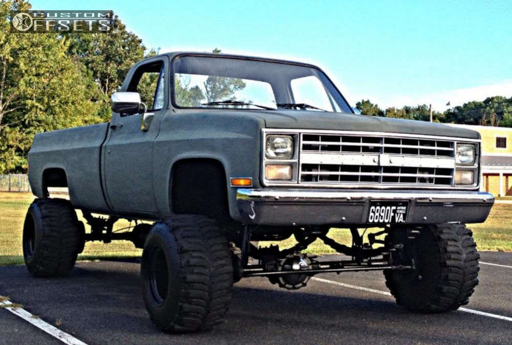 1984 Chevrolet K10 with 15x14 114.3 MRW N/A and 33/14R15 Super Swamper