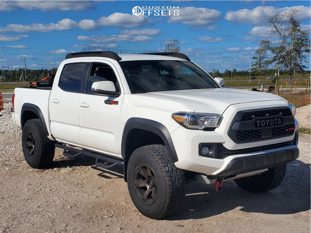 2018 Toyota with 17x9 12 Fuel Beast and 285/70R17 Toyo Tires